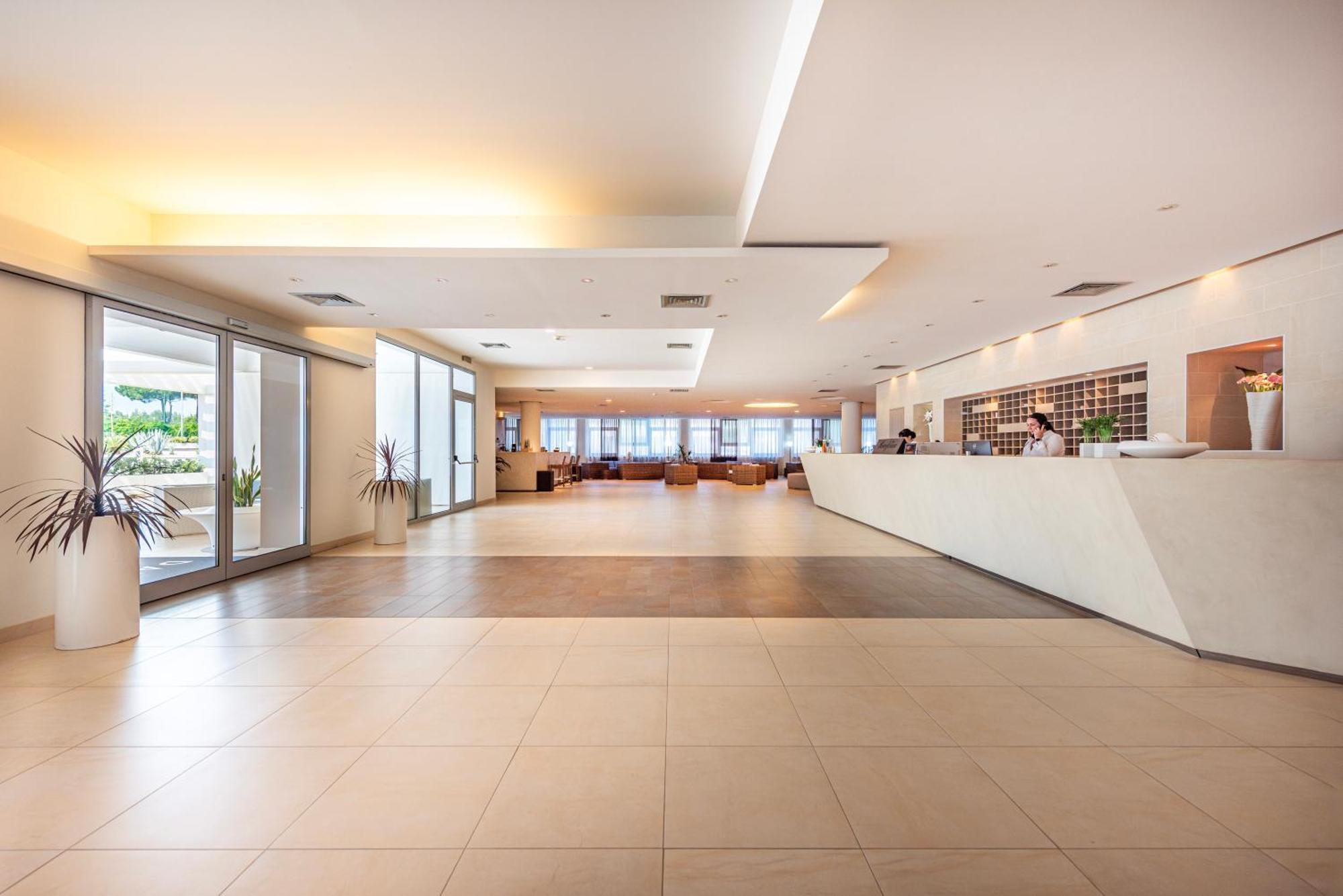 Voi Daniela Essentia Hotel Conca Specchiulla Luaran gambar